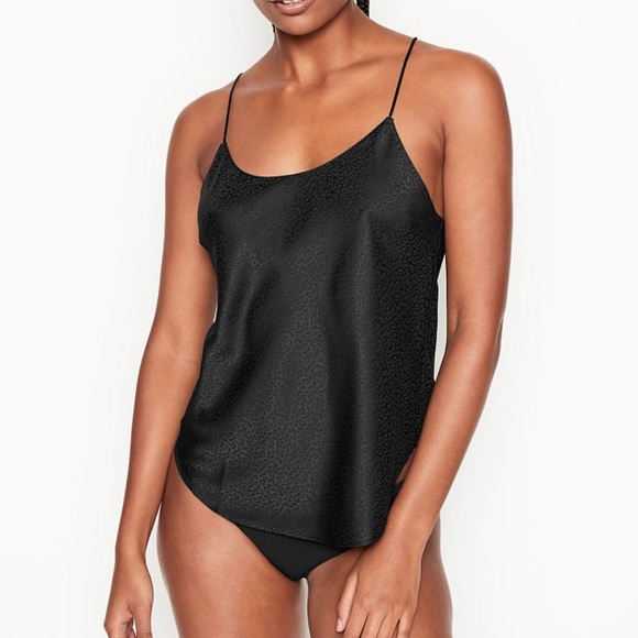 FINAL SALE 🔥JUST TODAY🌸VICTORIA'S SECRET
Set Satin Pajama Short and cami top - Picture 4 of 12